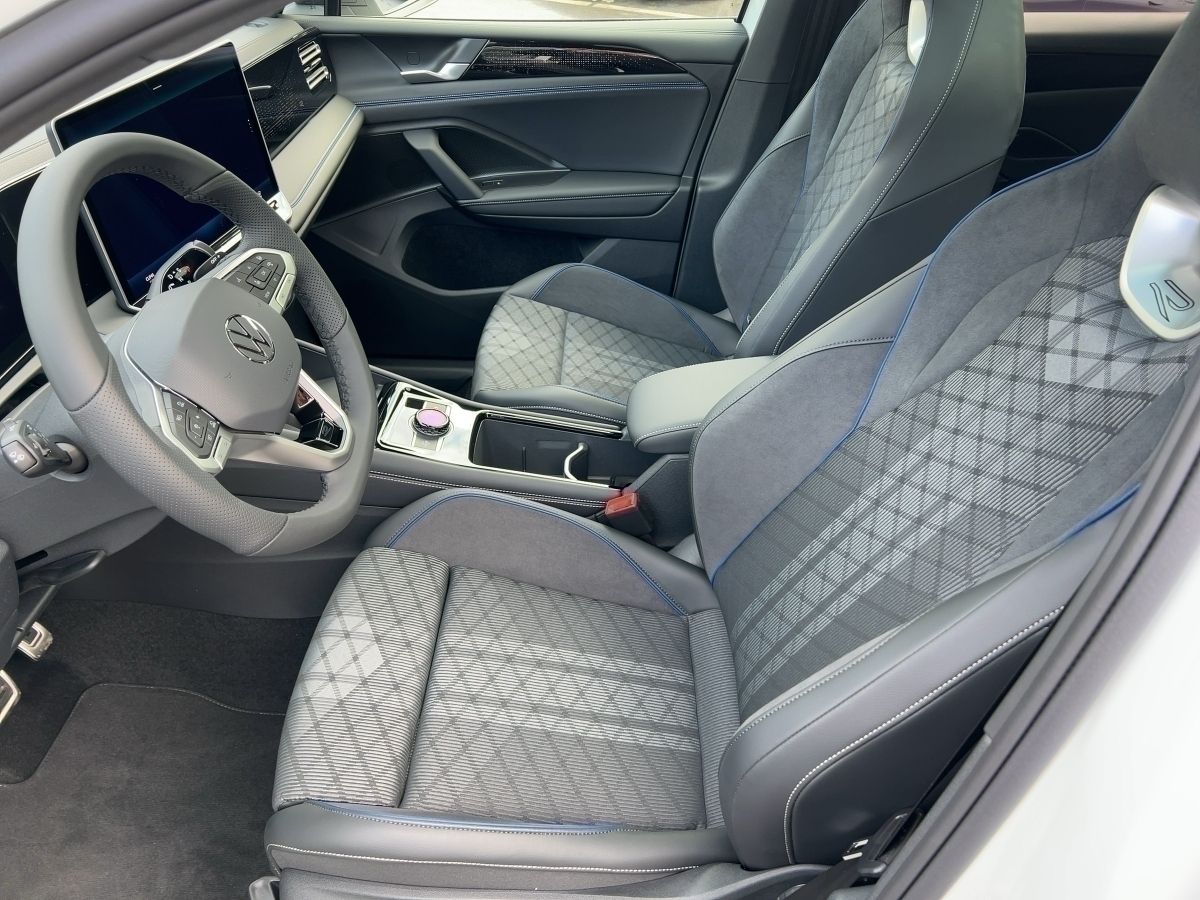 Fahrzeugabbildung Volkswagen Tiguan TDI 4M R-Line AHK Pano HarmanKardon 360°