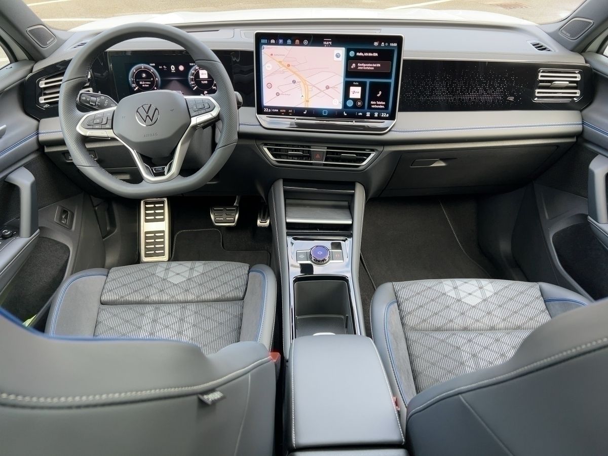Fahrzeugabbildung Volkswagen Tiguan TDI 4M R-Line AHK Pano HarmanKardon 360°