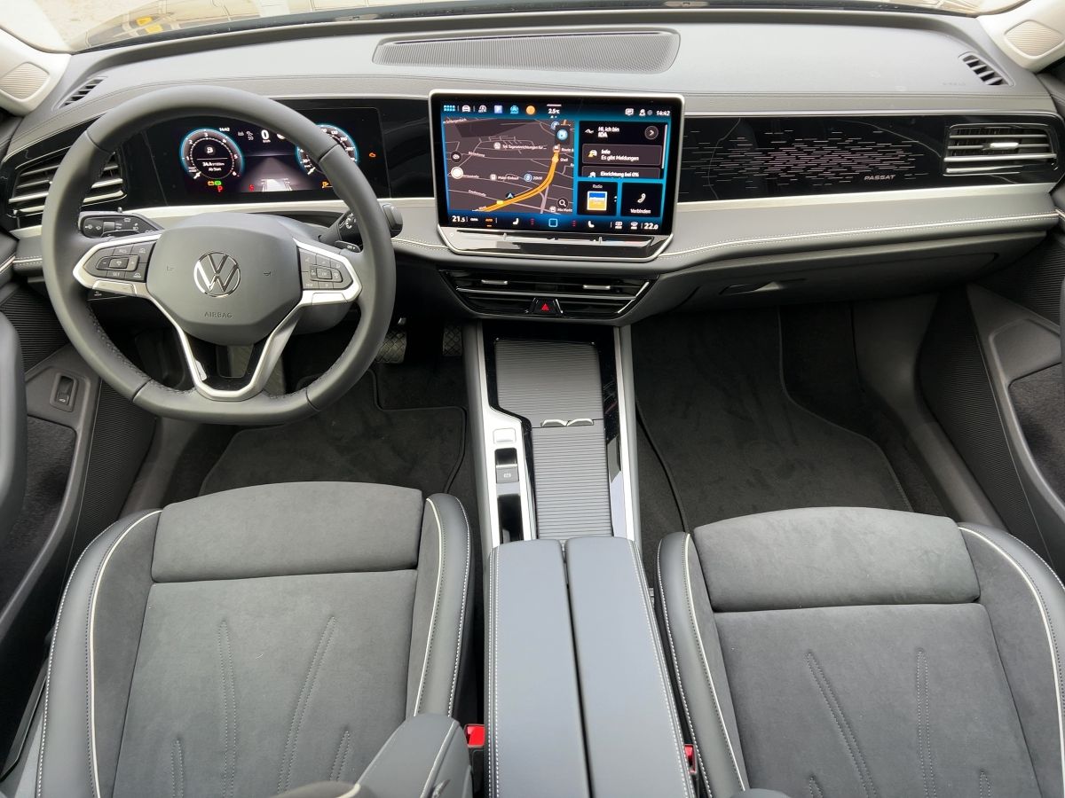 Fahrzeugabbildung Volkswagen Passat Elegance TDI AHK 360° Nav Keyless eKlappe