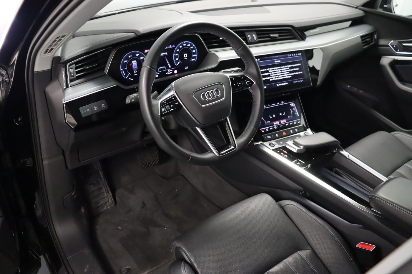 Fahrzeugabbildung Audi Q8 e-tron 50 quattro advanced |Matrix|Luft|LED