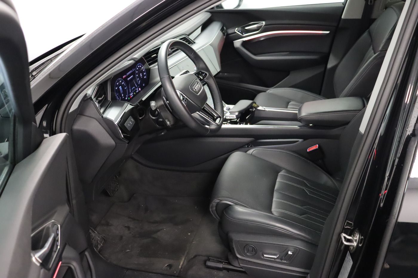 Fahrzeugabbildung Audi Q8 e-tron 50 quattro advanced |Matrix|Luft|LED