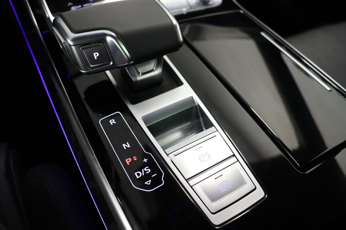 Fahrzeugabbildung Audi A8 lang 60 TFSI e quattro S line |Matrix|Luft|LM