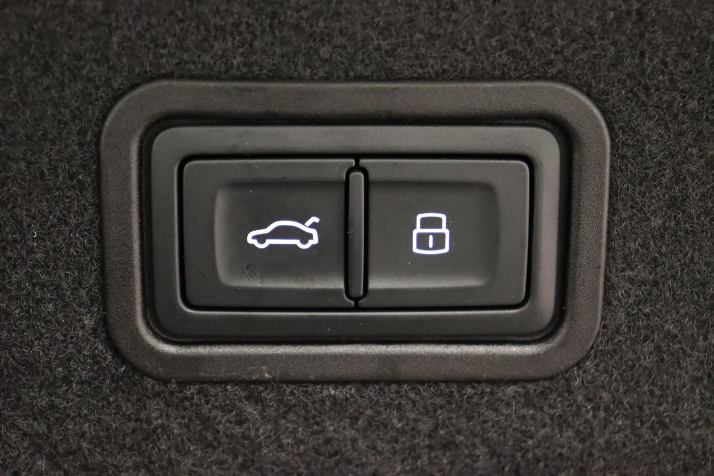 Fahrzeugabbildung Audi A8 lang 60 TFSI e quattro S line |Matrix|Luft|LM