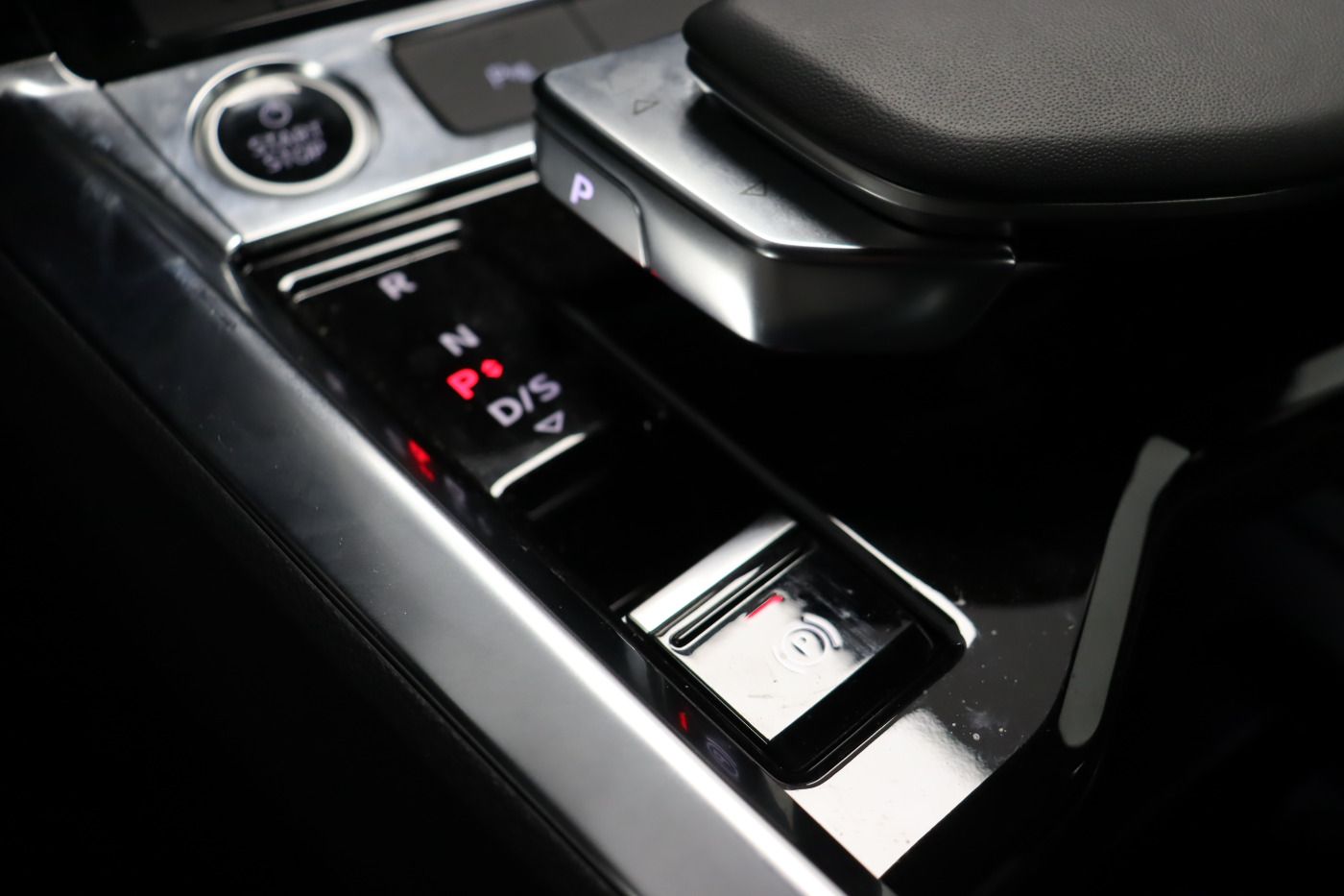 Fahrzeugabbildung Audi Q8 e-tron Sportback 55 quattro S line |Matrix