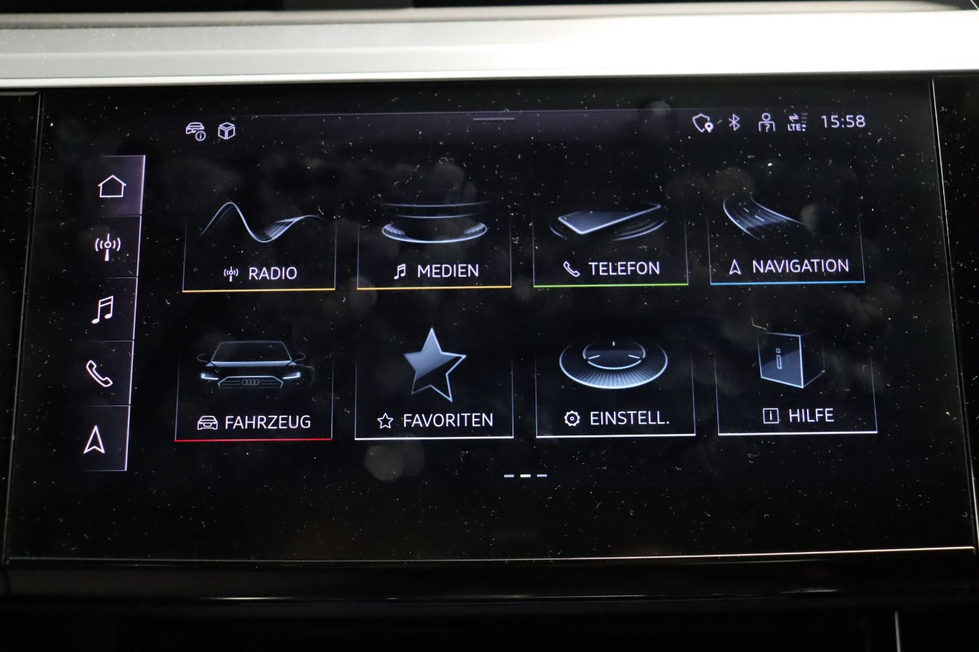 Fahrzeugabbildung Audi Q8 e-tron Sportback 55 quattro S line |Matrix