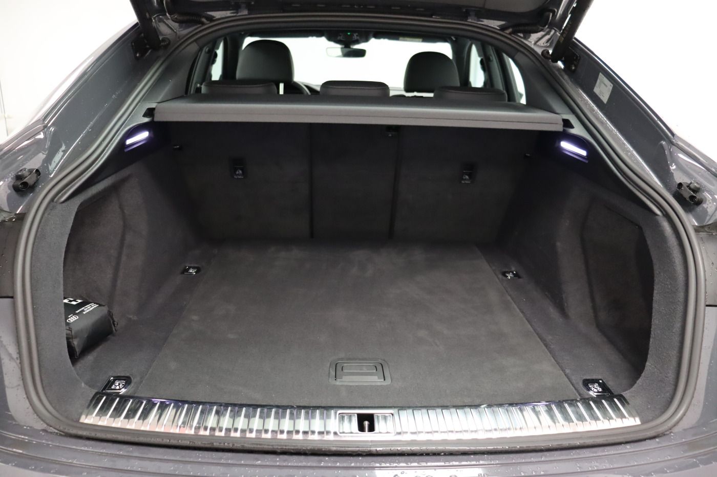 Fahrzeugabbildung Audi Q8 e-tron Sportback 55 quattro S line |Matrix
