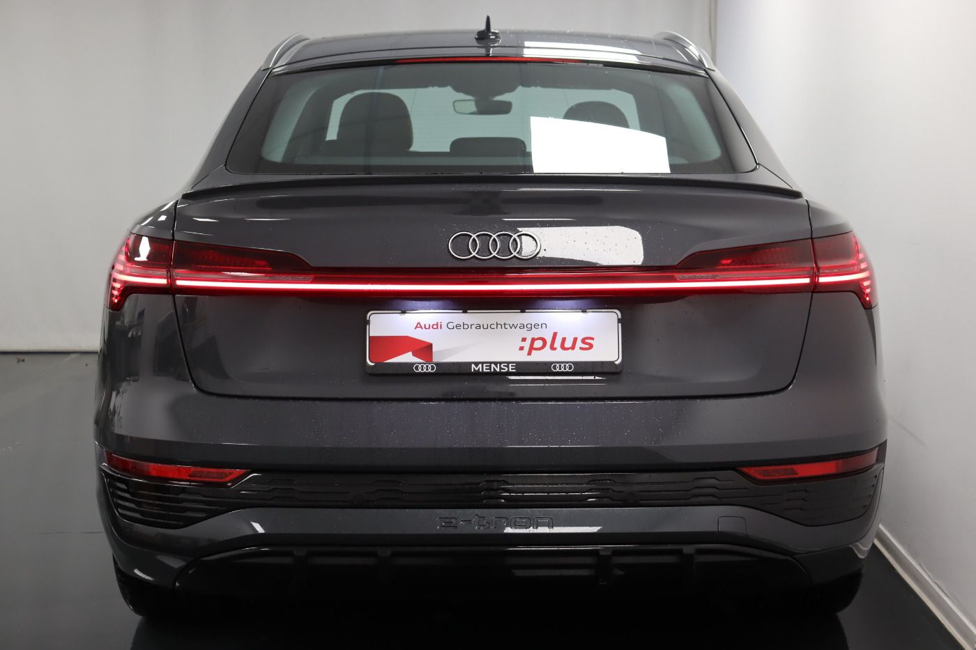 Fahrzeugabbildung Audi Q8 e-tron Sportback 55 quattro S line |Matrix