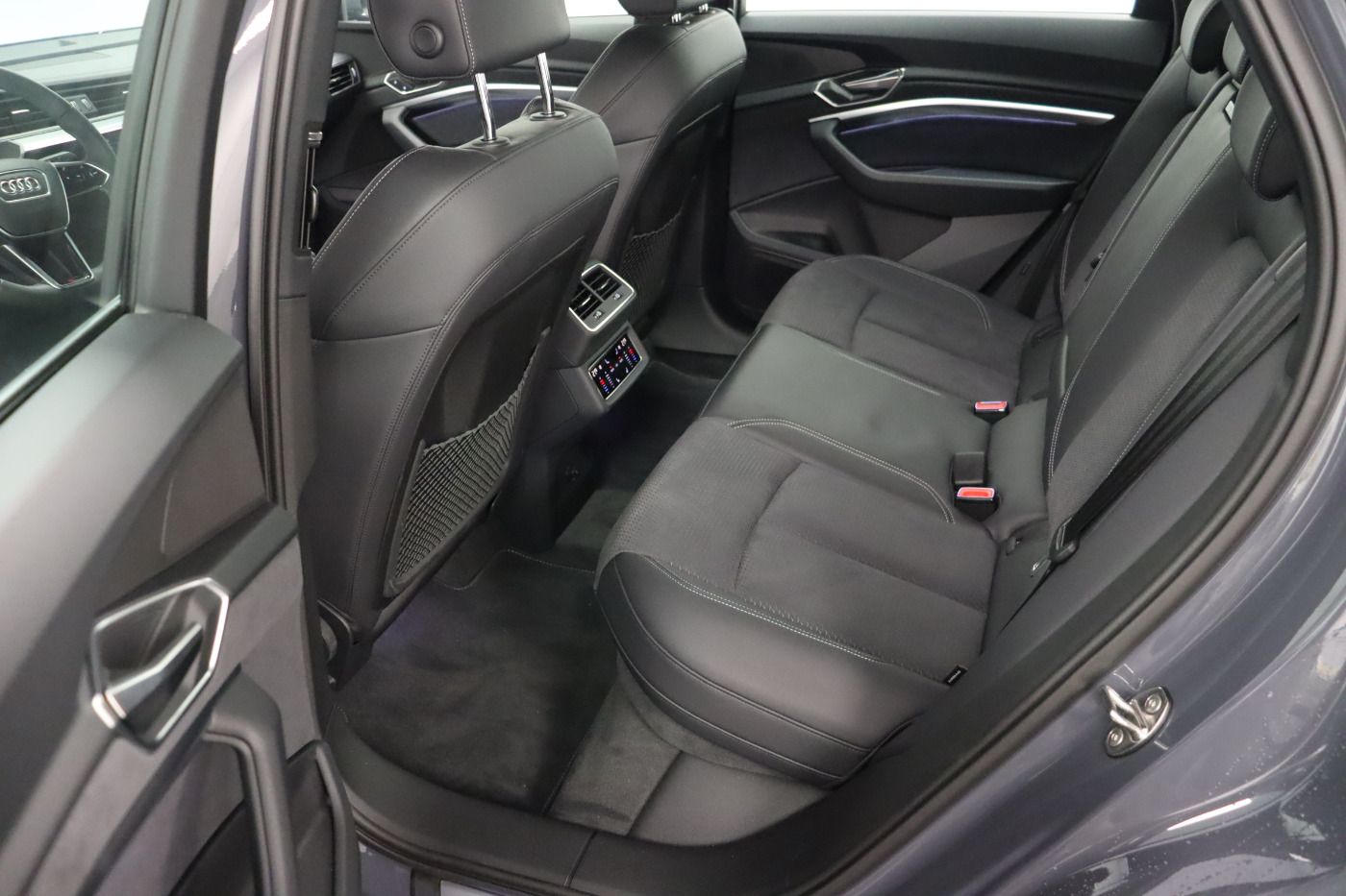 Fahrzeugabbildung Audi Q8 e-tron Sportback 55 quattro S line |Matrix