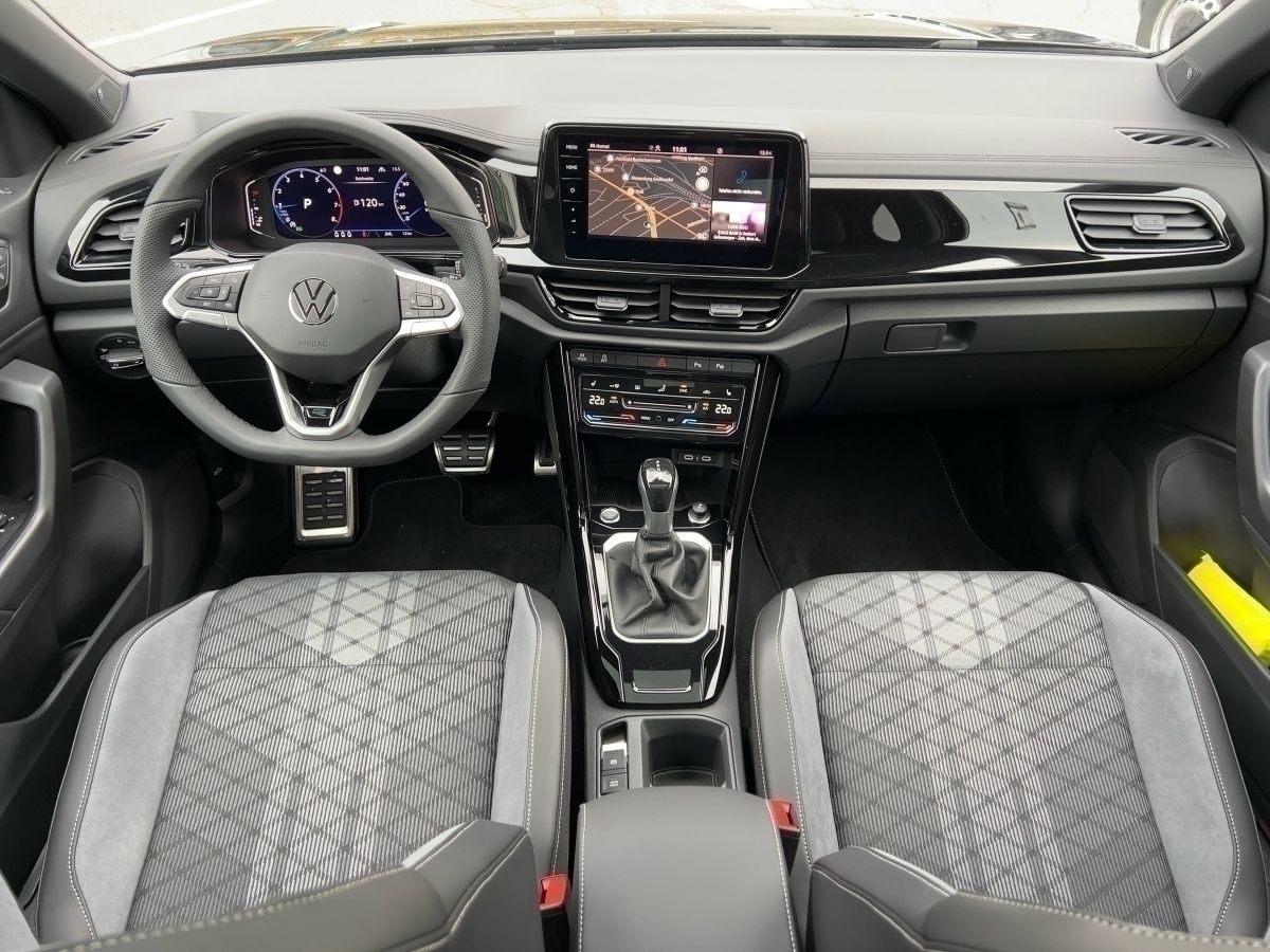 Fahrzeugabbildung Volkswagen T-Roc 1.5 TSI DSG R-Line AHK BlackStyle DCC Nav