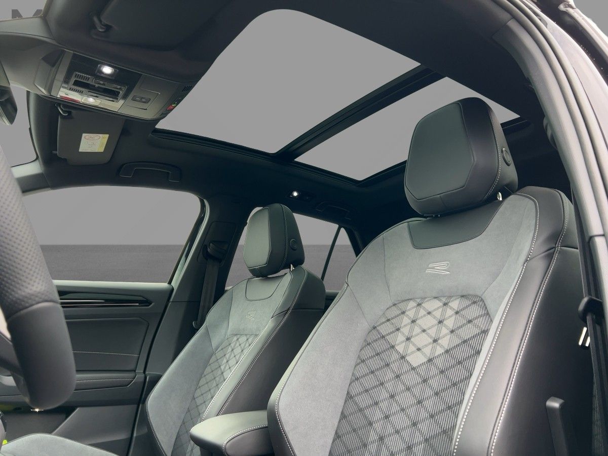 Fahrzeugabbildung Volkswagen T-Roc 1.5 TSI DSG R-Line AHK BlackStyle DCC Nav