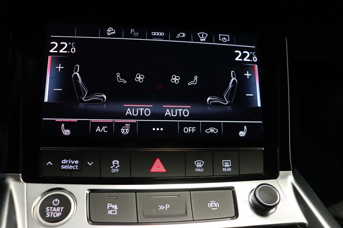 Fahrzeugabbildung Audi Q8 e-tron 55 quattro advanced |Matrix|Luft|ACC