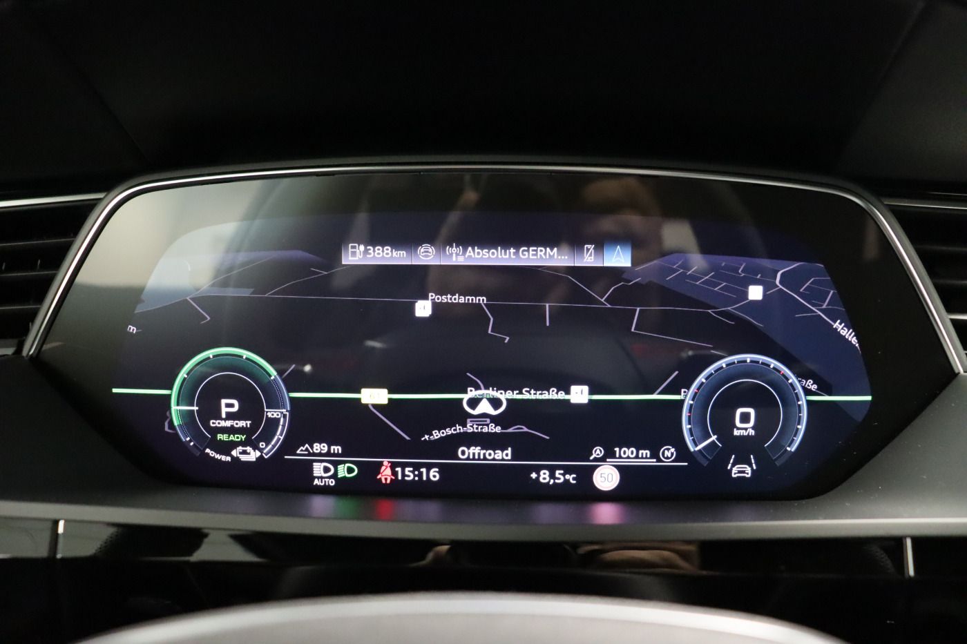 Fahrzeugabbildung Audi Q8 e-tron 55 quattro advanced |Matrix|Luft|ACC