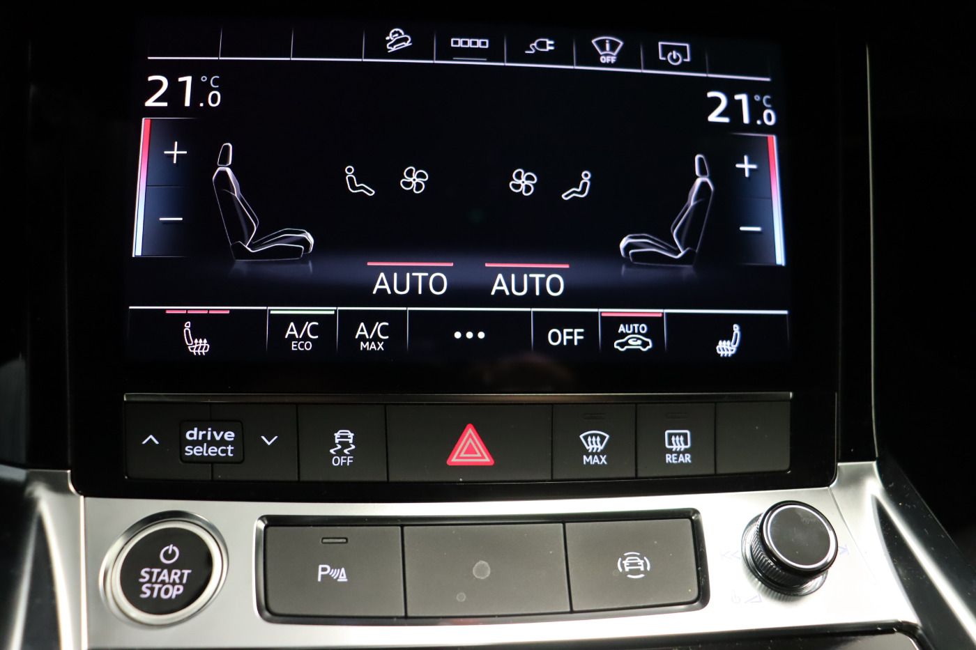 Fahrzeugabbildung Audi Q8 e-tron Sportback 55 quattro S line |Matrix