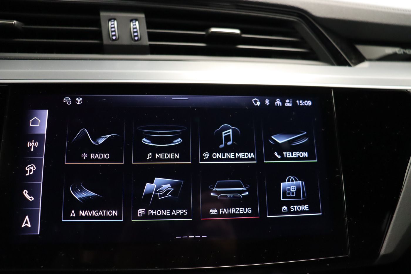 Fahrzeugabbildung Audi Q8 e-tron Sportback 55 quattro S line |Matrix
