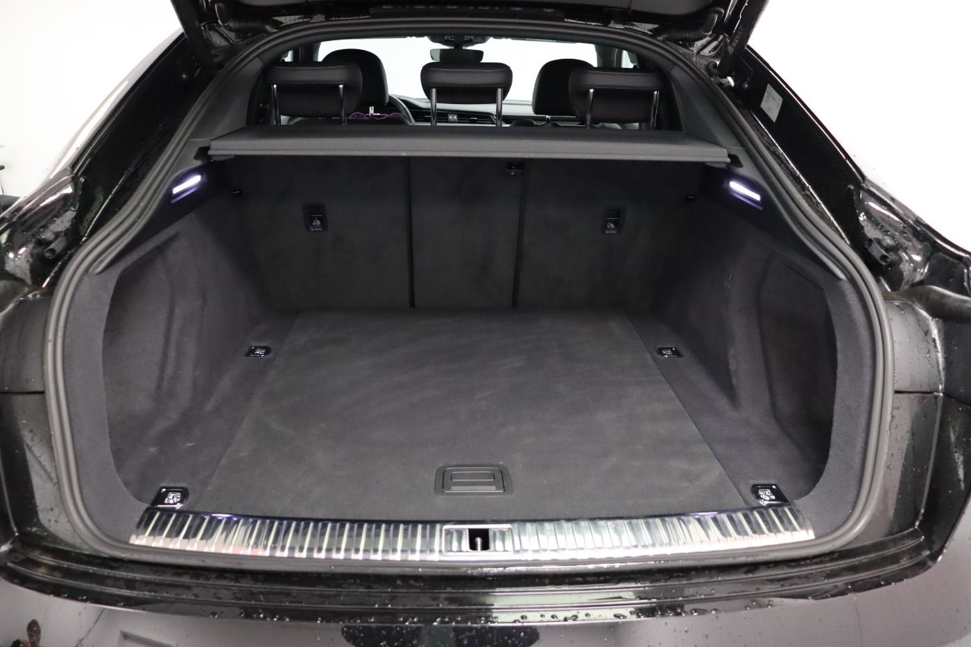 Fahrzeugabbildung Audi Q8 e-tron Sportback 55 quattro S line |Matrix