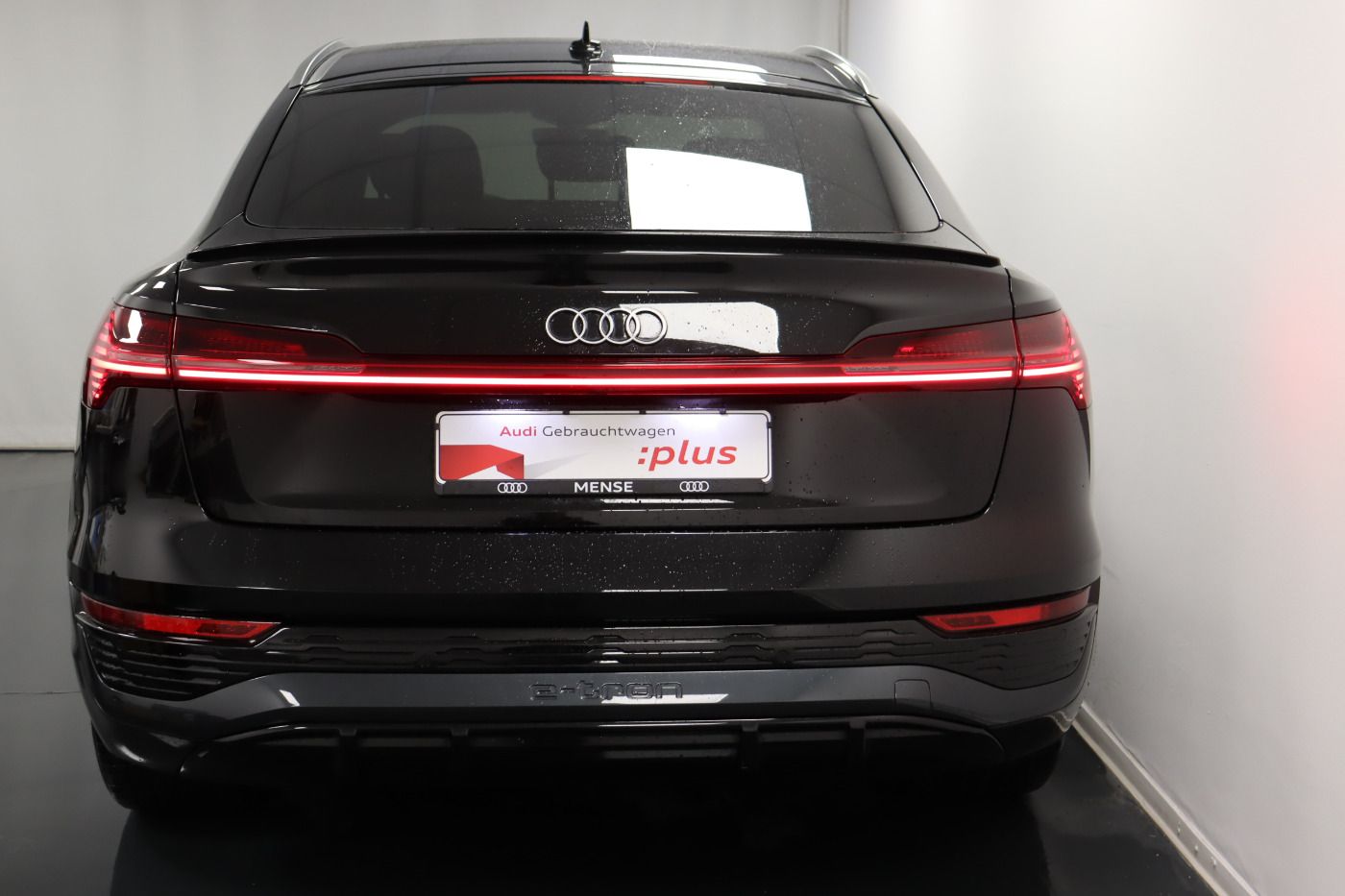 Fahrzeugabbildung Audi Q8 e-tron Sportback 55 quattro S line |Matrix