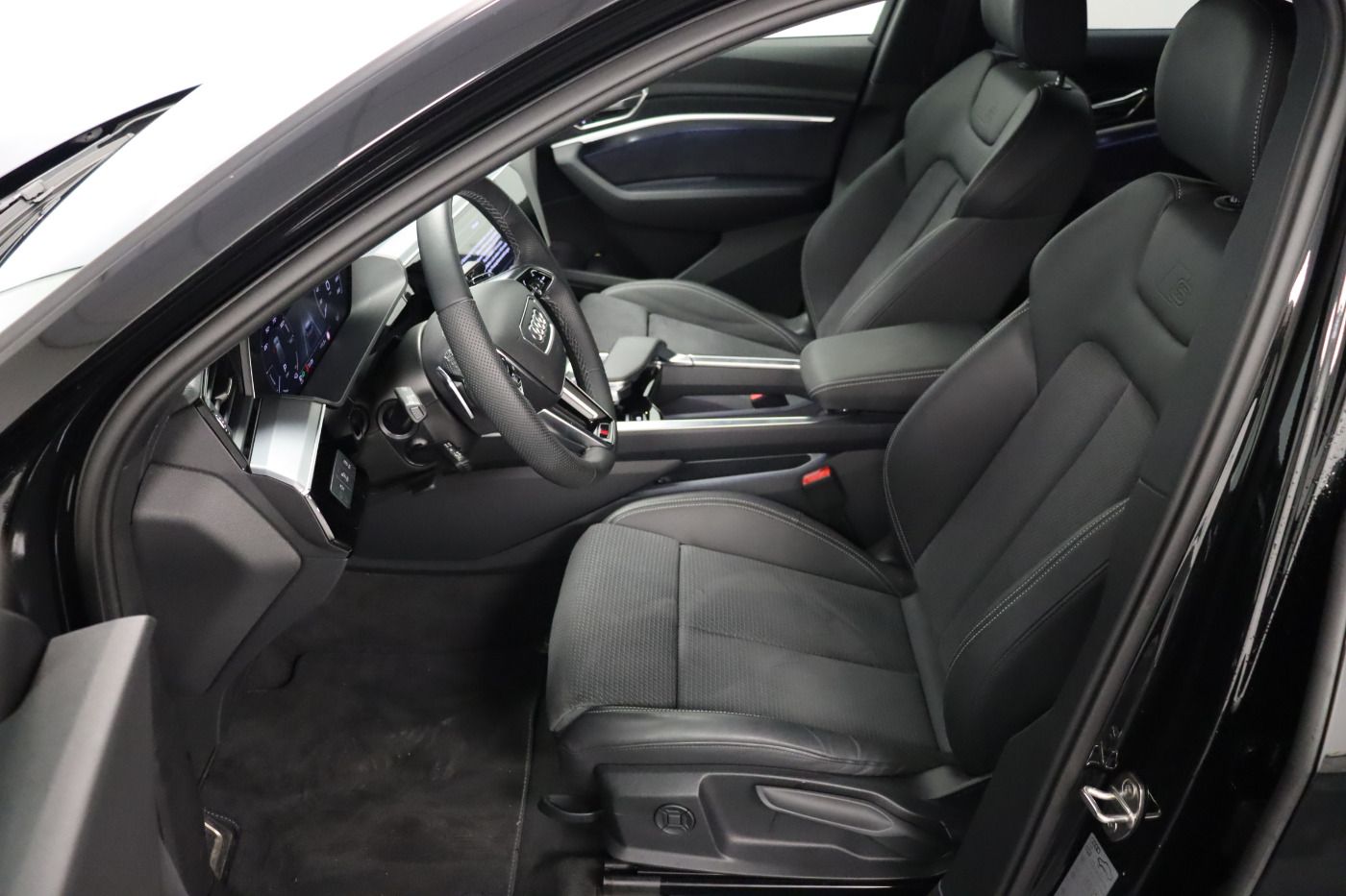 Fahrzeugabbildung Audi Q8 e-tron Sportback 55 quattro S line |Matrix