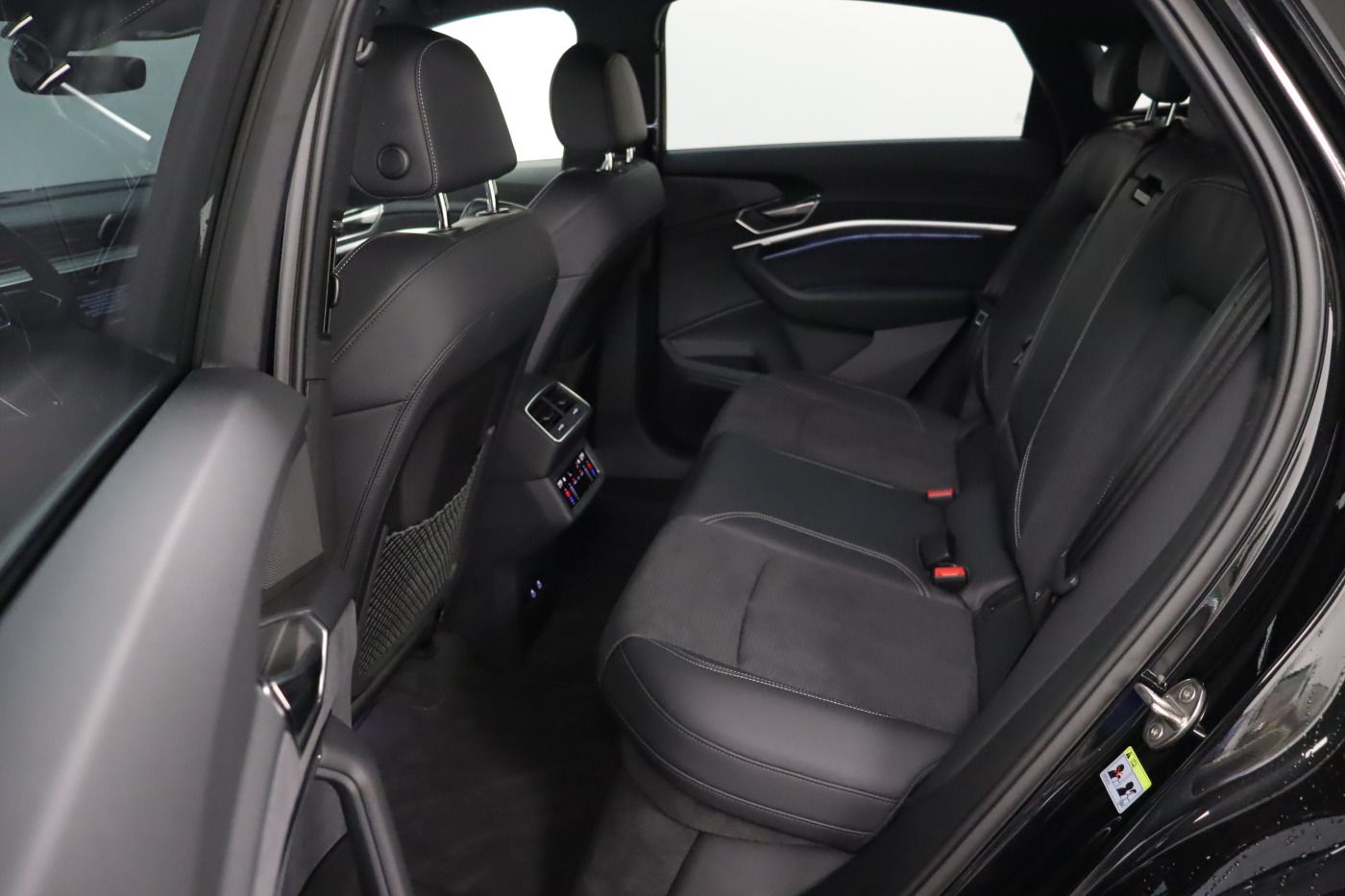 Fahrzeugabbildung Audi Q8 e-tron Sportback 55 quattro S line |Matrix