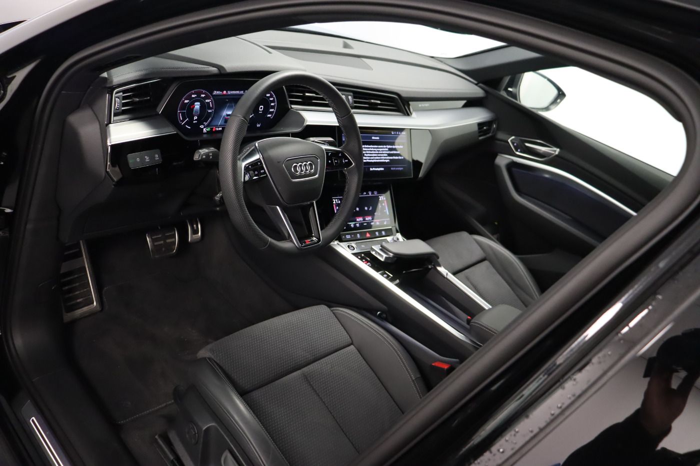 Fahrzeugabbildung Audi Q8 e-tron Sportback 55 quattro S line |Matrix