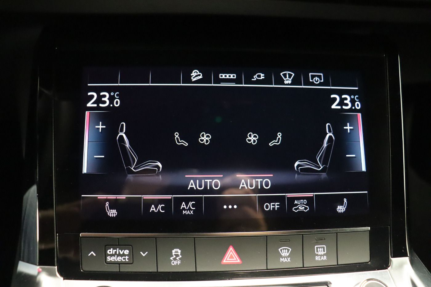 Fahrzeugabbildung Audi Q8 e-tron Sportback 55 quattro S line |Matrix