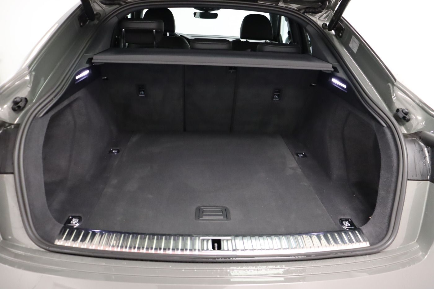 Fahrzeugabbildung Audi Q8 e-tron Sportback 55 quattro S line |Matrix