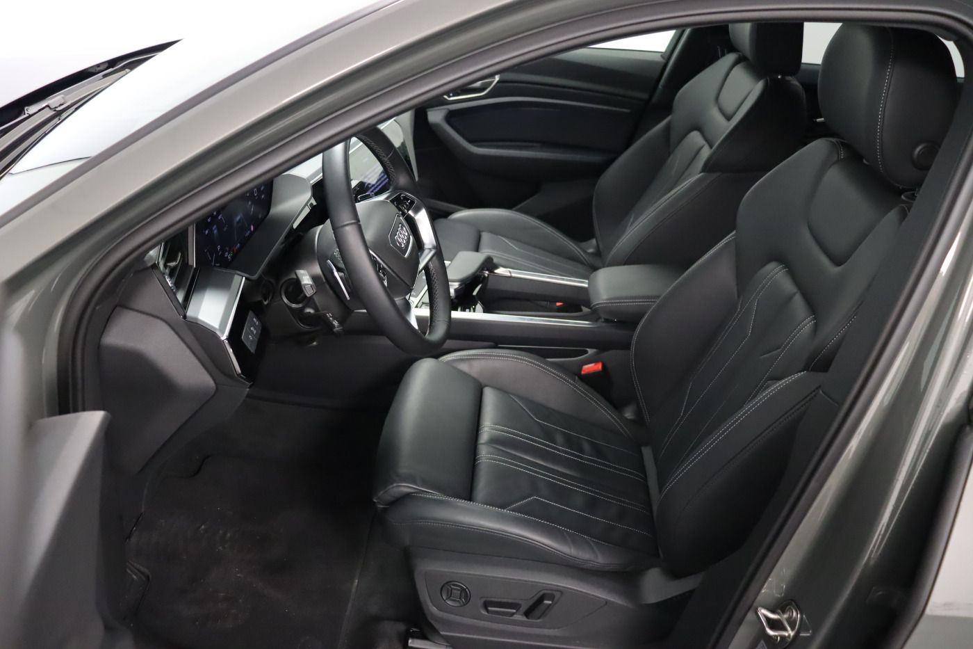 Fahrzeugabbildung Audi Q8 e-tron Sportback 55 quattro S line |Matrix