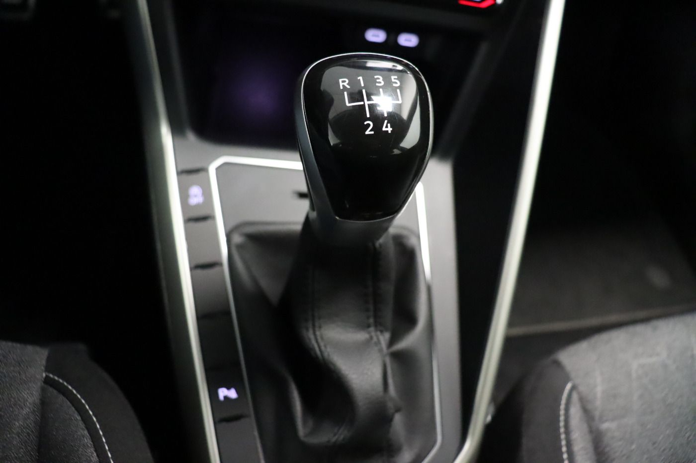 Fahrzeugabbildung Volkswagen Taigo 1.0 TSI MOVE |FLA|CarPlay|KlimaA|SHZG|PDC