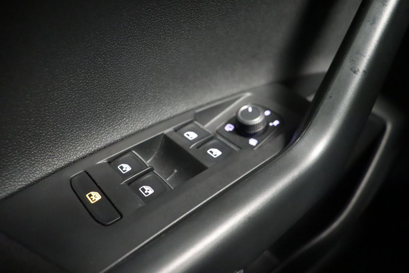 Fahrzeugabbildung Volkswagen Taigo 1.0 TSI MOVE |FLA|CarPlay|KlimaA|SHZG|PDC