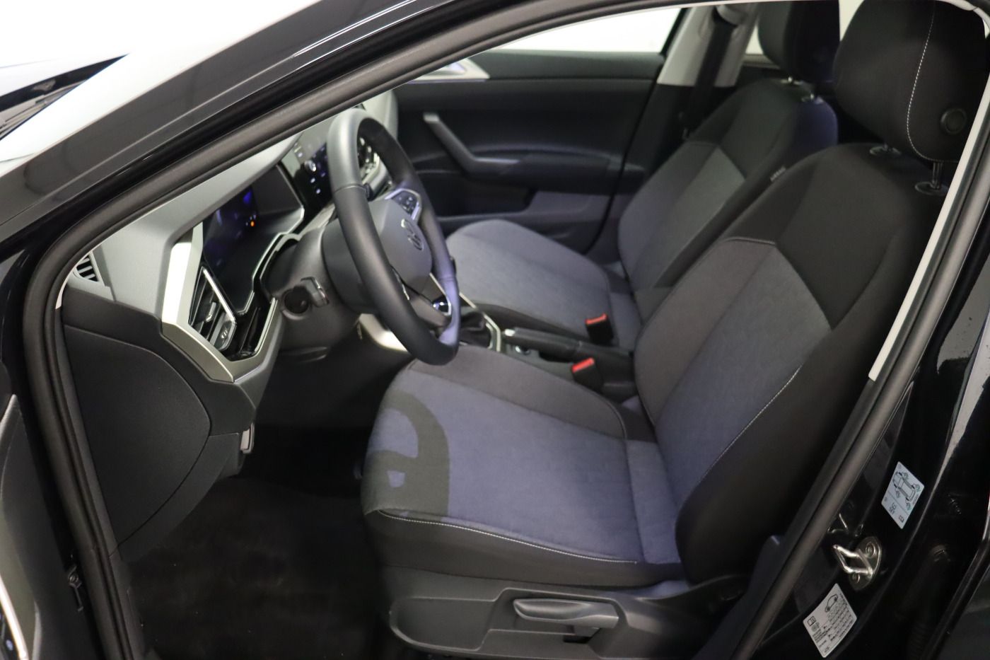 Fahrzeugabbildung Volkswagen Taigo 1.0 TSI MOVE |FLA|CarPlay|KlimaA|SHZG|PDC
