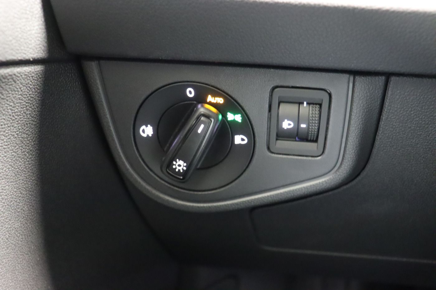 Fahrzeugabbildung Volkswagen Taigo 1.0 TSI MOVE |FLA|CarPlay|KlimaA|SHZG|PDC