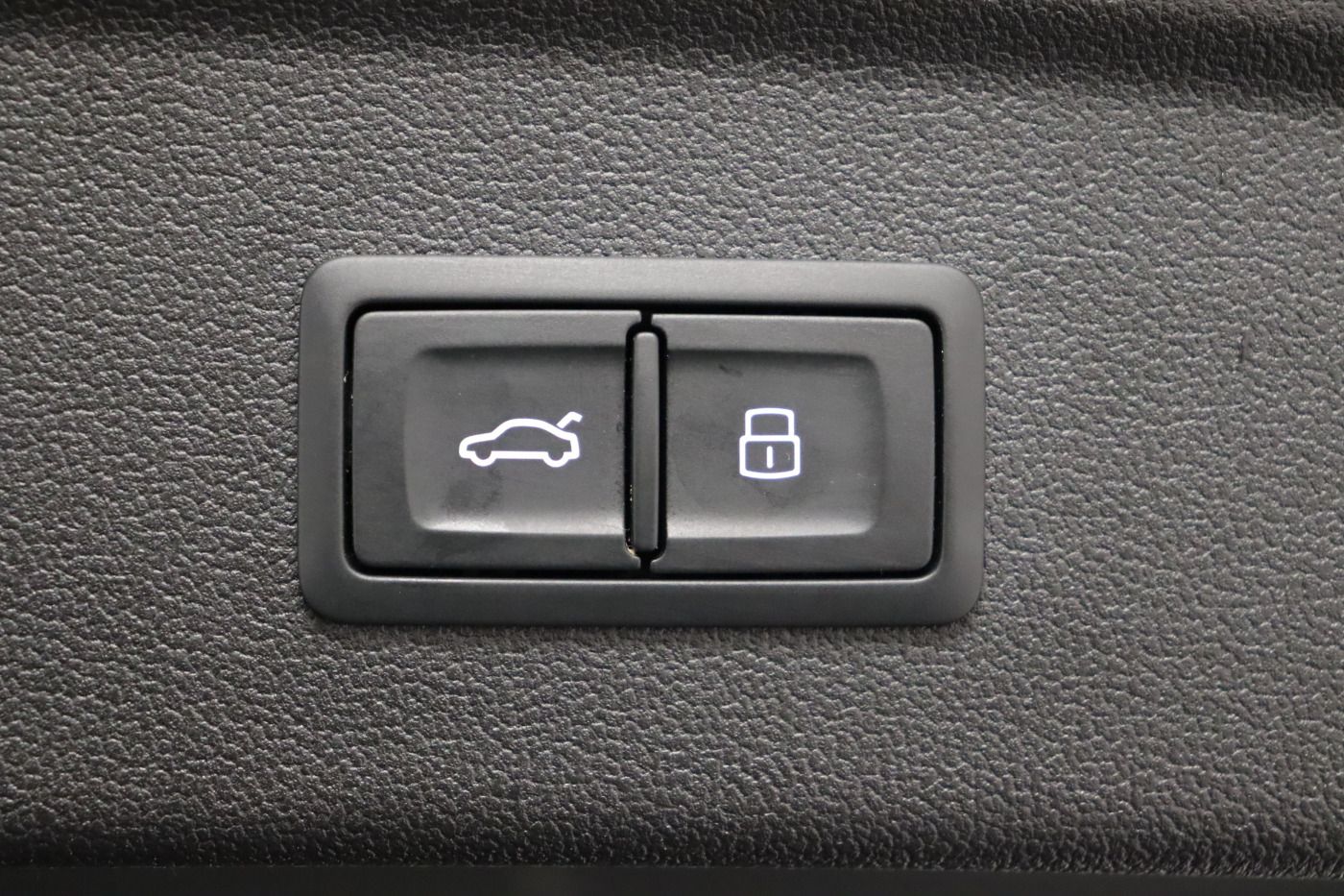 Fahrzeugabbildung Audi A3 Sportback 40 TFSI e S tronic advanced |FLA