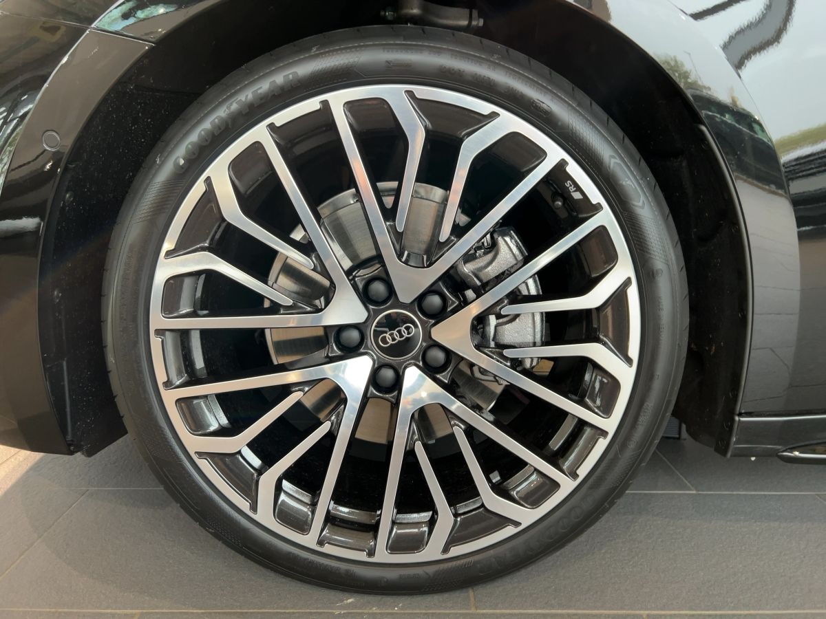 Fahrzeugabbildung Audi A5 Limousine 40 TFSI quattro edition one