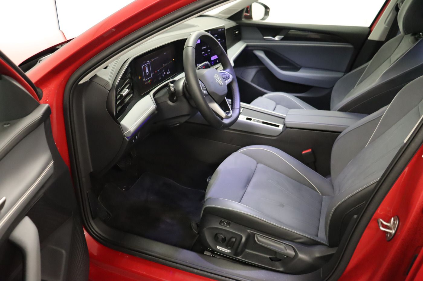 Fahrzeugabbildung Volkswagen Passat Variant 2.0 TDI DSG Business |AHK|Massage