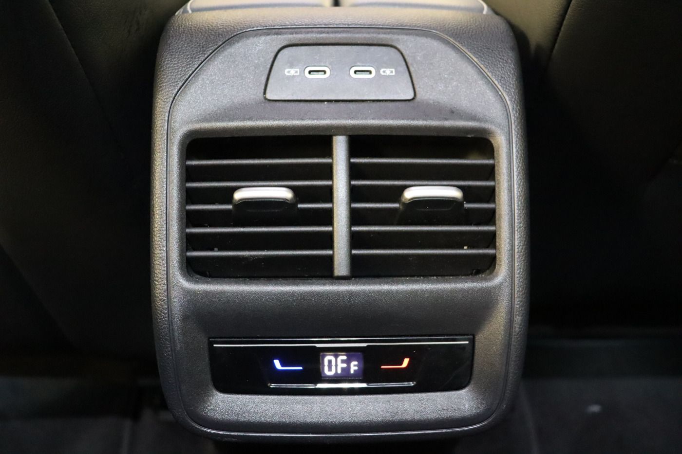 Fahrzeugabbildung Volkswagen Passat Variant 2.0 TDI DSG Business |AHK|Massage
