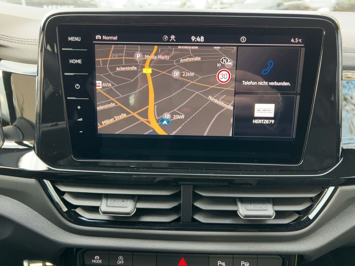 Fahrzeugabbildung Volkswagen T-Roc 1.5 TSI DSG R-Line AHK BlackStyle Nav Pano