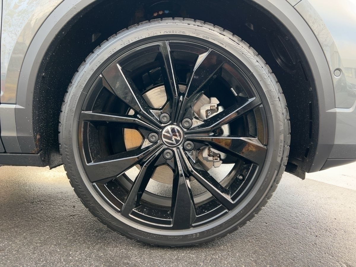 Fahrzeugabbildung Volkswagen T-Roc 1.5 TSI DSG R-Line AHK BlackStyle Nav Pano