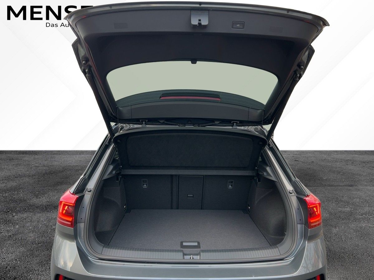 Fahrzeugabbildung Volkswagen T-Roc 1.5 TSI DSG R-Line AHK BlackStyle Nav Pano