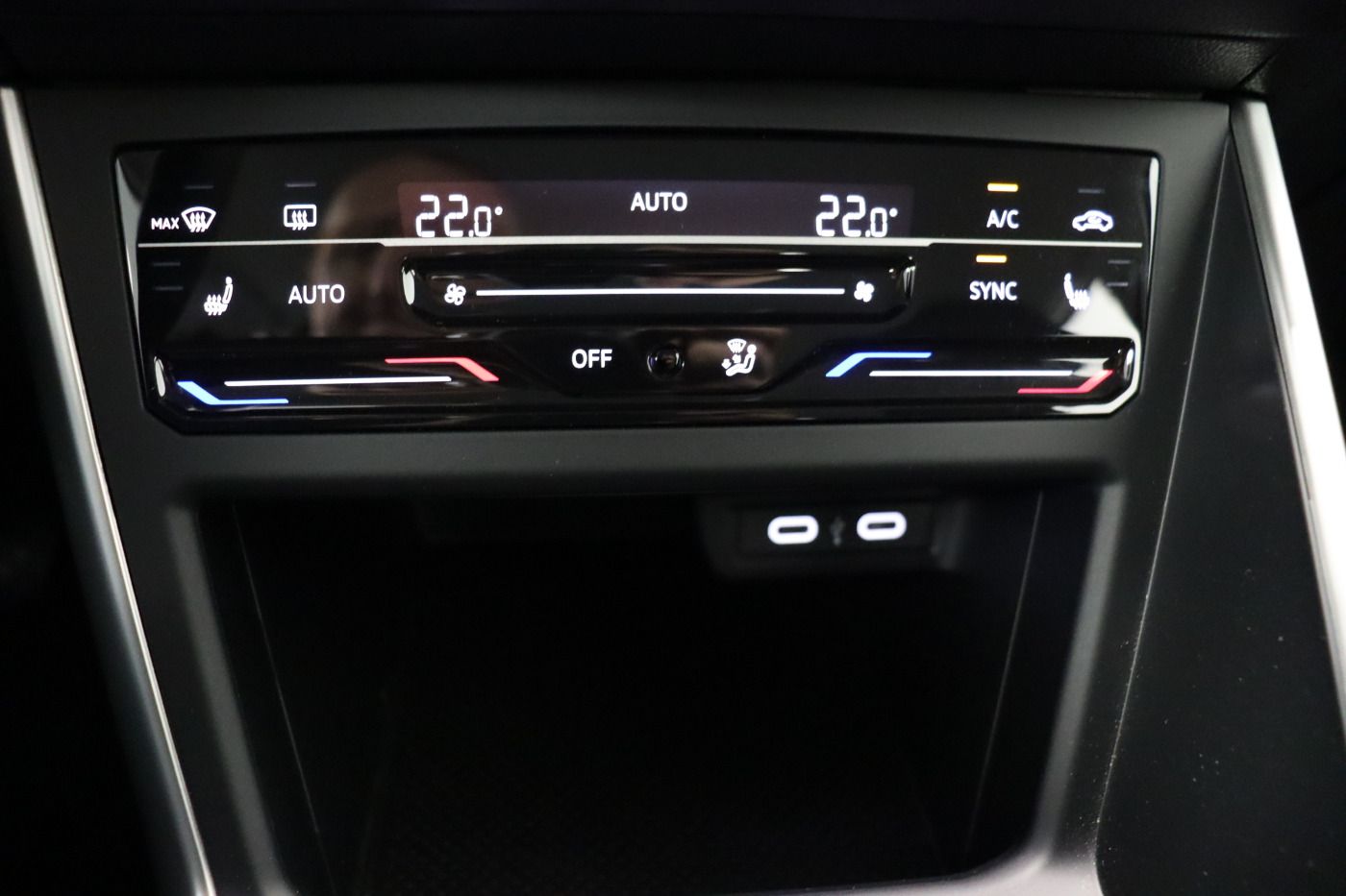 Fahrzeugabbildung Volkswagen Taigo 1.0 TSI Life |CarPlay|LM|KlimaA|SHZG|SpurH