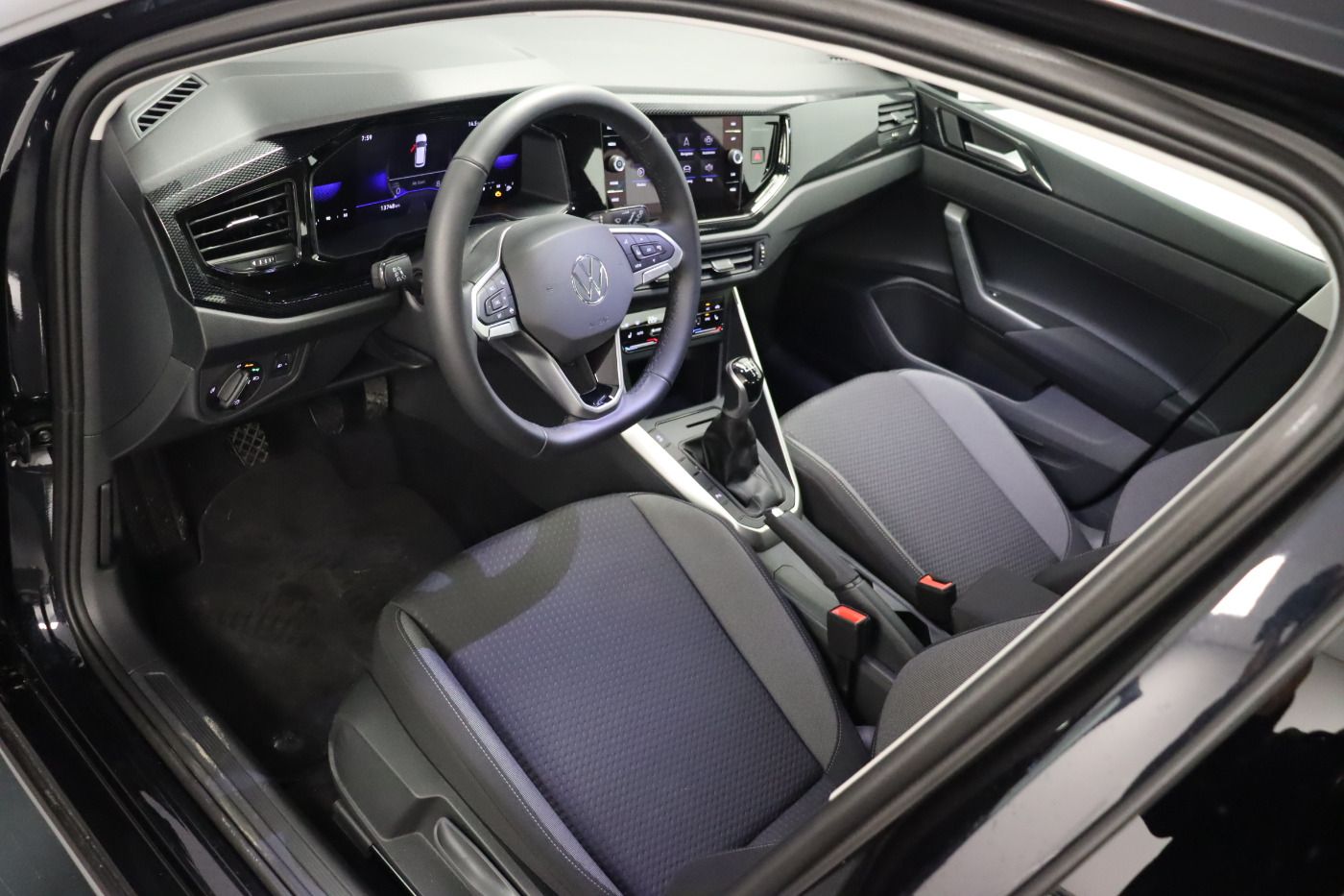Fahrzeugabbildung Volkswagen Taigo 1.0 TSI Life |CarPlay|LM|KlimaA|SHZG|SpurH