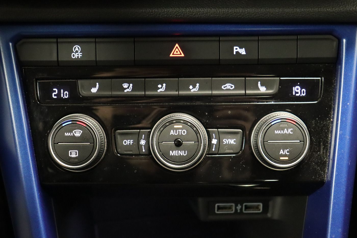 Fahrzeugabbildung Volkswagen T-Roc 1.5 TSI Style |VirtualCP|CarPlay|LM|SHZG