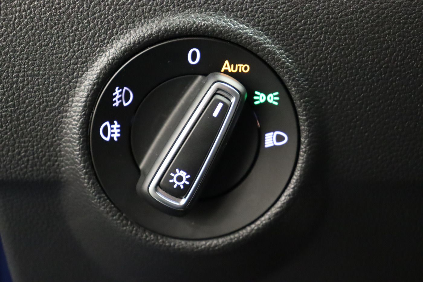 Fahrzeugabbildung Volkswagen T-Roc 1.5 TSI Style |VirtualCP|CarPlay|LM|SHZG