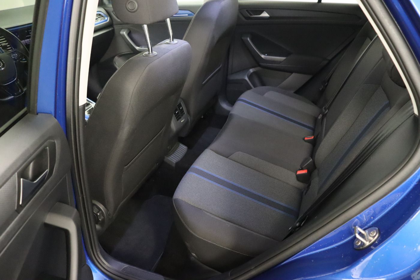 Fahrzeugabbildung Volkswagen T-Roc 1.5 TSI Style |VirtualCP|CarPlay|LM|SHZG