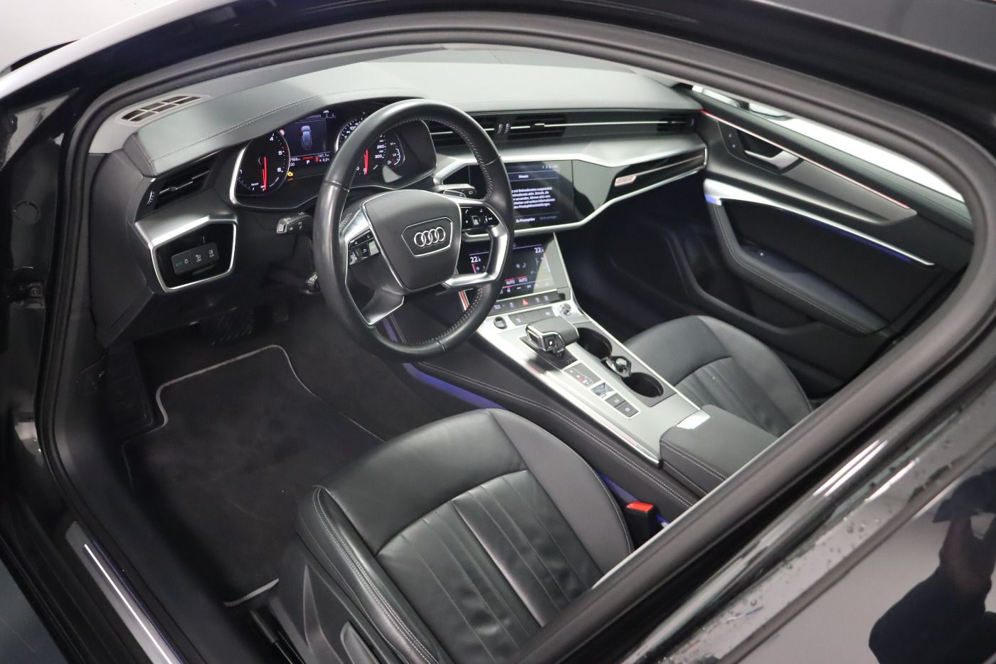 Fahrzeugabbildung Audi A6 Avant 45 TDI quattro S tronic design