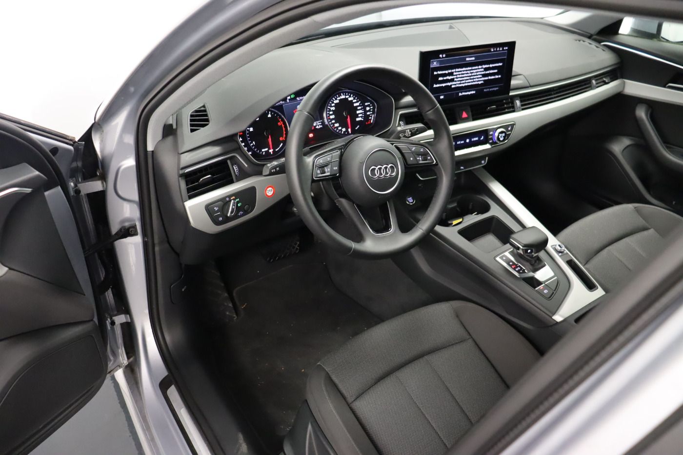 Fahrzeugabbildung Audi A4 35 TDI S tronic advanced |FLA|AkustikGlas|PDC