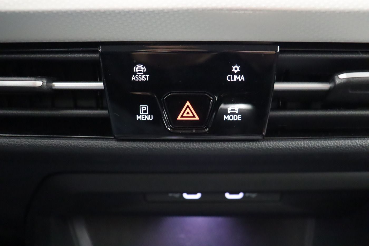 Fahrzeugabbildung Volkswagen Golf VIII 1.5 TSI MOVE |AHK|FLA|LED|CarPlay