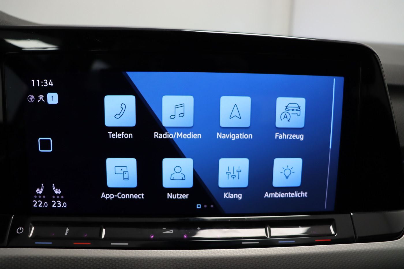 Fahrzeugabbildung Volkswagen Golf VIII 1.5 TSI MOVE |AHK|FLA|LED|CarPlay