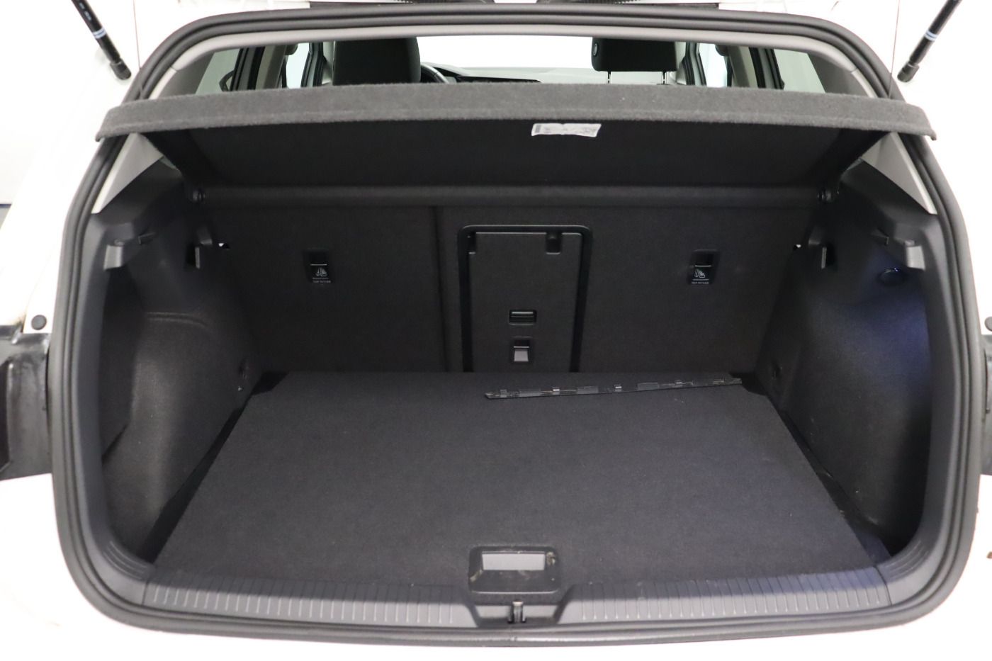 Fahrzeugabbildung Volkswagen Golf VIII 1.5 TSI MOVE |AHK|FLA|LED|CarPlay