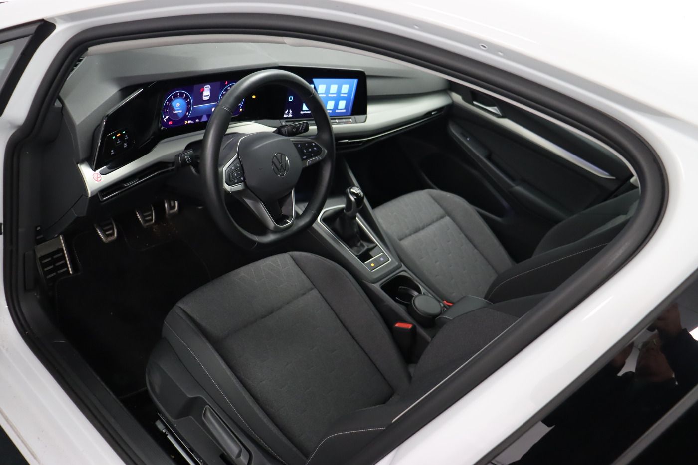 Fahrzeugabbildung Volkswagen Golf VIII 1.5 TSI MOVE |AHK|FLA|LED|CarPlay