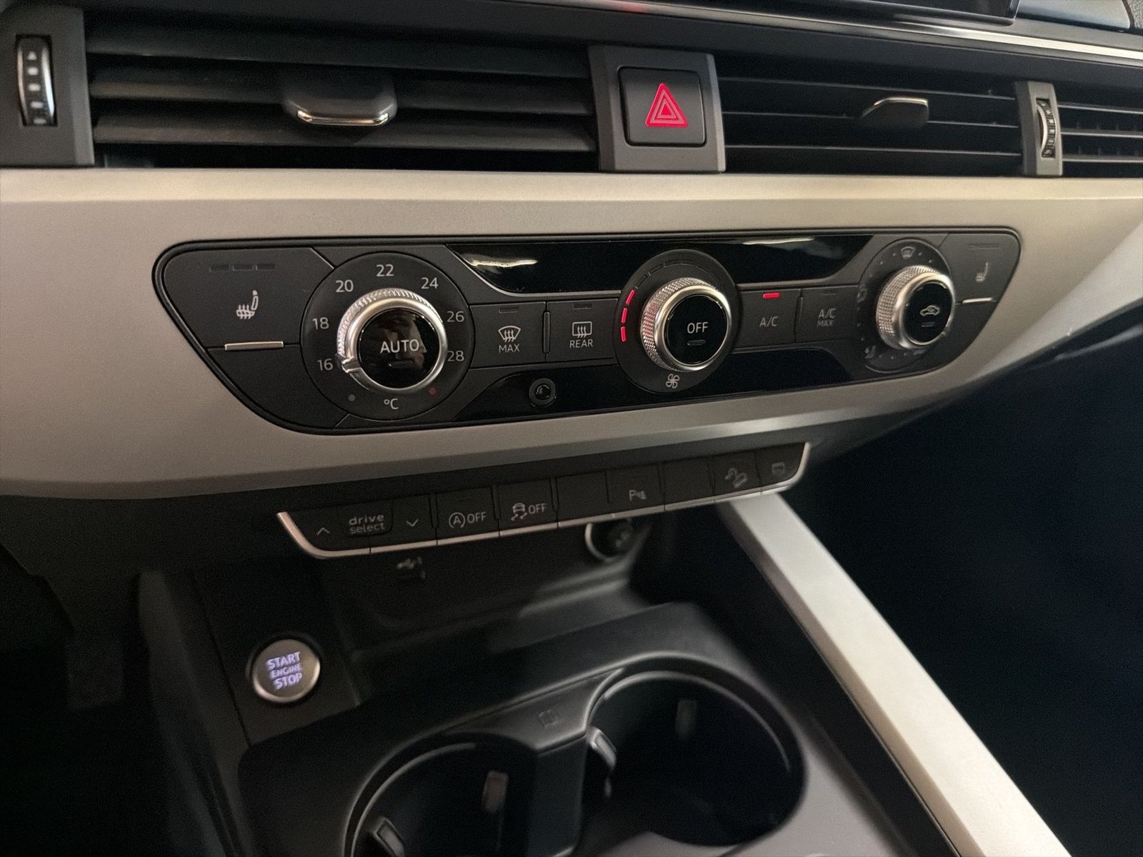 Fahrzeug autohaus mense Fahrzeugabbildung Audi A4 allroad 40 TDI quattro S tronic HUD Massage - mit KI generiert/bearbeitet