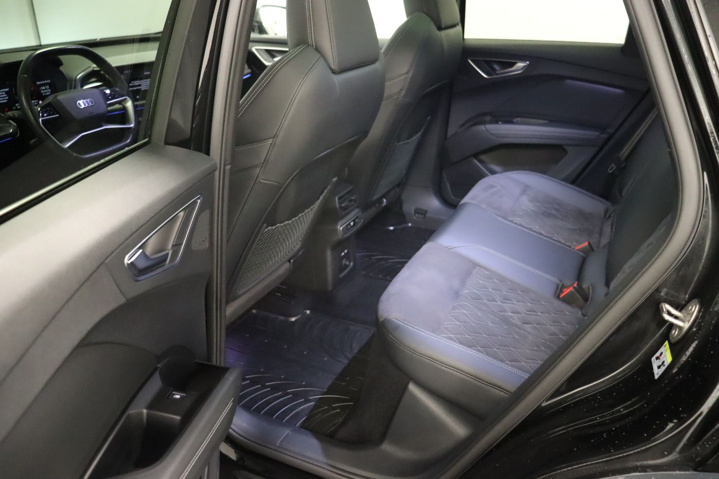 Fahrzeugabbildung Audi Q4 Sportback e-tron 50 quattro S line |Matrix|LM